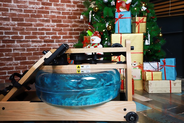 blue dyed water in a water tank of a rowing machine